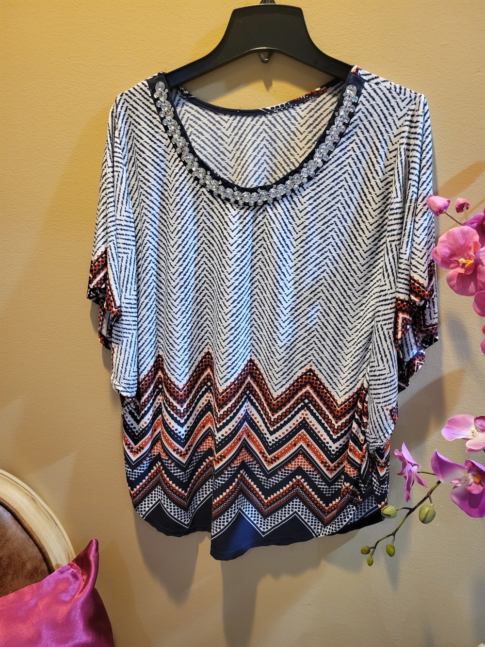 Source Unknown Navy, White & Rust Chevron Beaded Scoop Neck Top